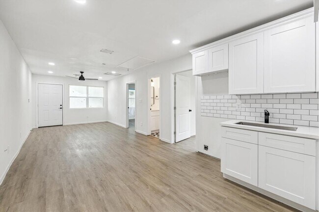 Foto del edificio - 306 E 40th 1/2 St