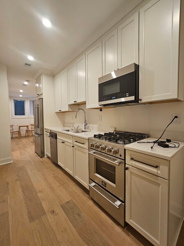 Foto principal - 1335 11th St NW