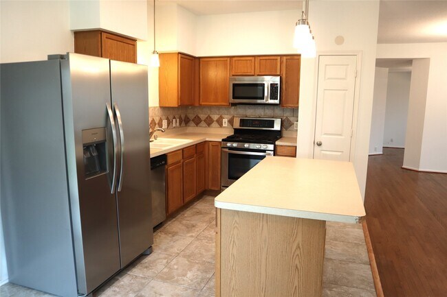 Foto del edificio - 19306 Wading River Dr