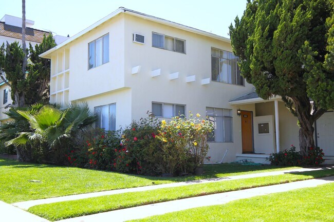 Building Photo - 4465 Hazeltine Ave