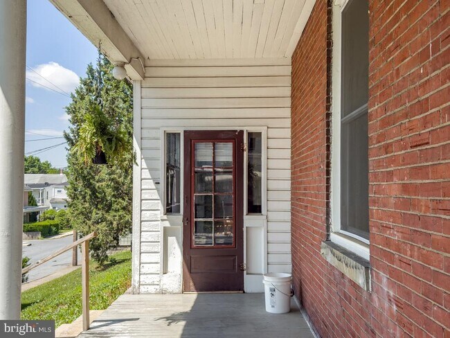 Foto del edificio - 2838 Booser Ave.
