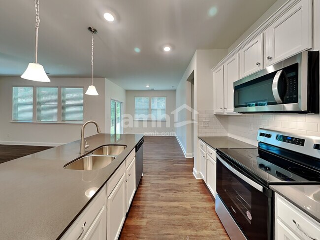 Foto del edificio - 7309 Garrett Ct
