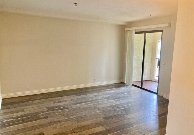 Building Photo - 248 W Avenida Palizada