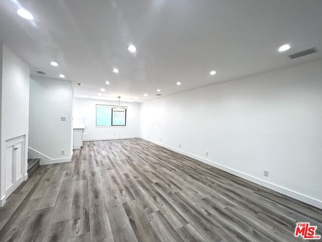 Building Photo - 1226 Kings Rd