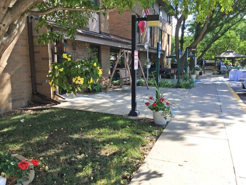 Foto principal - 741 S Illinois Ave