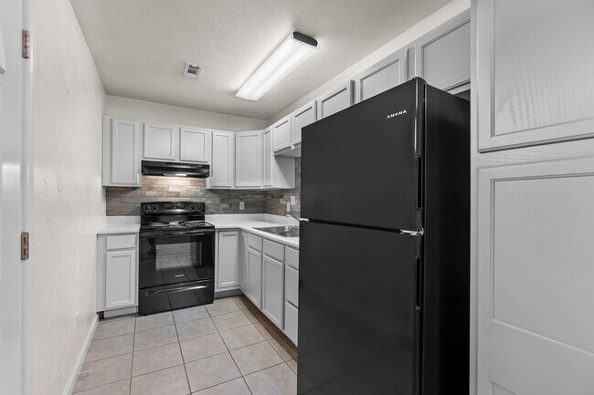 Foto del edificio - 215 Marigold Ln