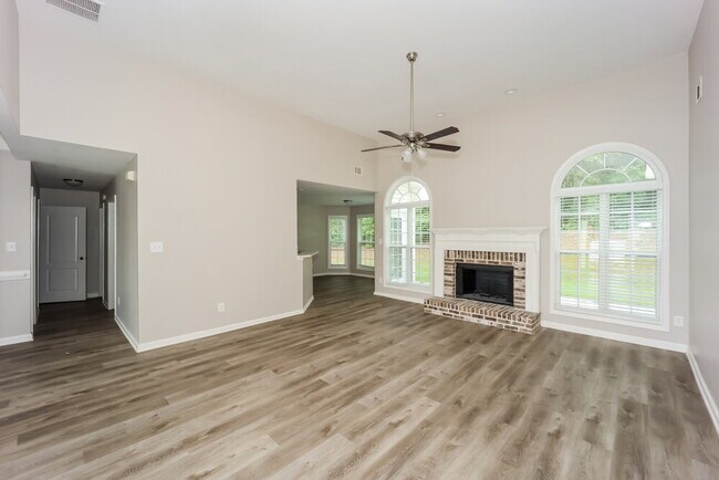 Building Photo - 530 Millbrook Village Dr
