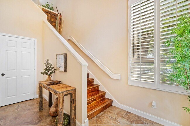 Building Photo - 3881 Back Bay Dr
