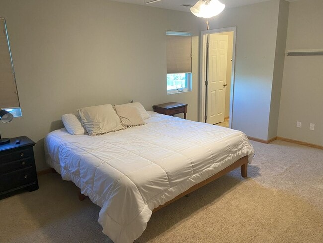 Foto del edificio - Spacious 4BR House in Ankeny