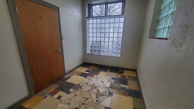 Foto del edificio - 1611 Simpson St