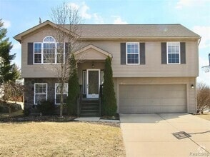 Building Photo - 2738 Birchwood Dr