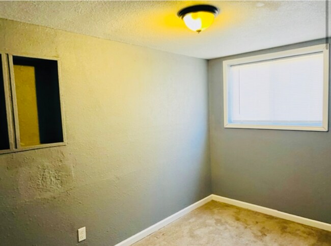 Foto del edificio - 5640 Farrow Ave