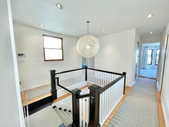Foto del edificio - 3BR / 2 BA in Mission Dolores!  Laundry! Views! Deck! Storage! PROGRESSIVE