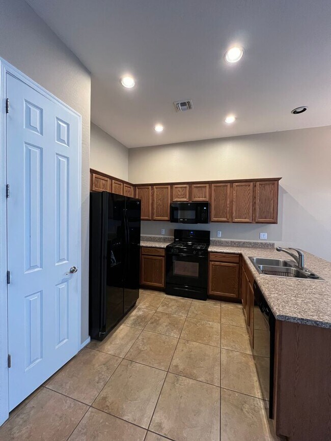 Foto del edificio - Two Bedroom + Office Patio Home in Granville