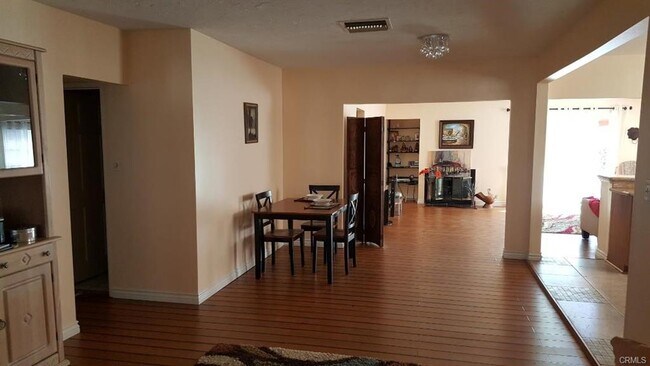 Foto del edificio - 5122 Lindley Ave