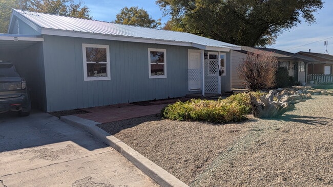 Building Photo - 613 E Fourth St