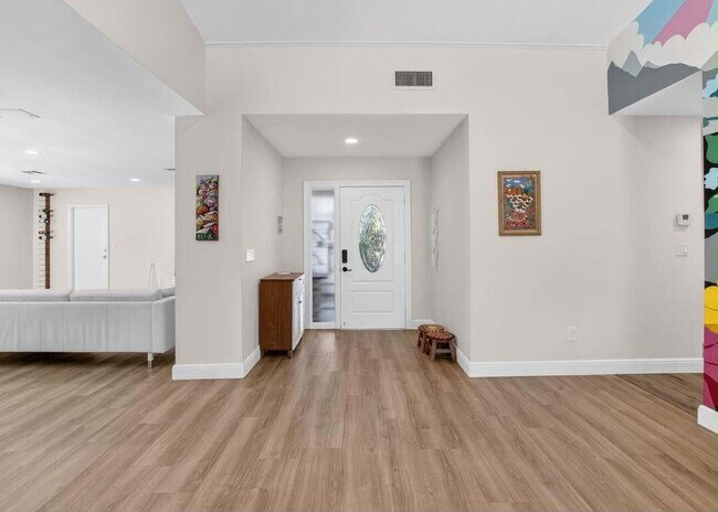 Foto del edificio - 17634 Lake Park Rd
