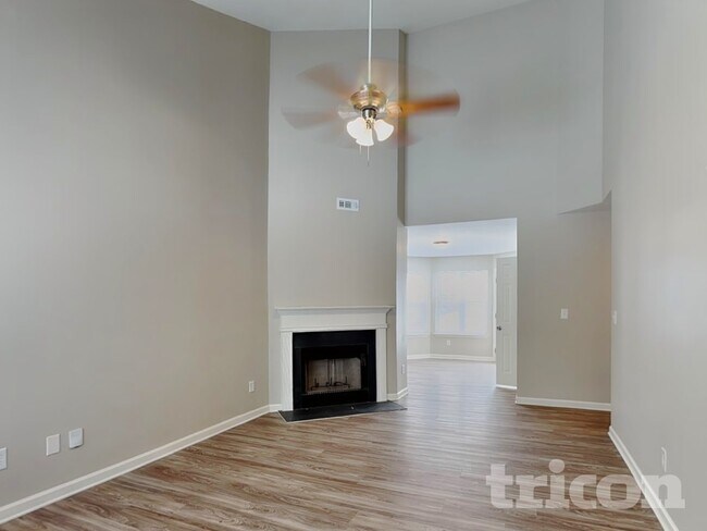 Foto del edificio - 5819 Twin Brook Dr