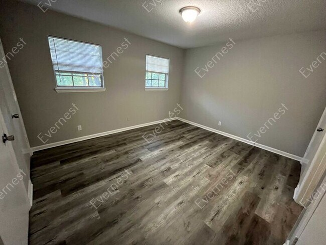 Building Photo - 3216 Gleason Dr