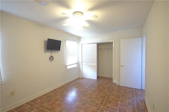 Building Photo - 337 Reine St