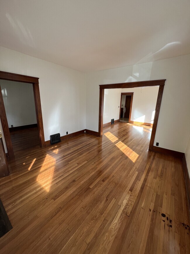 Foto del edificio - 1829 S Rundle Ave