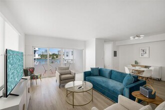 Building Photo - 9881 E Bay Harbor Dr