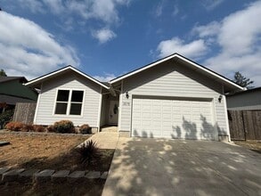 Building Photo - 3575 Fairlane St NE