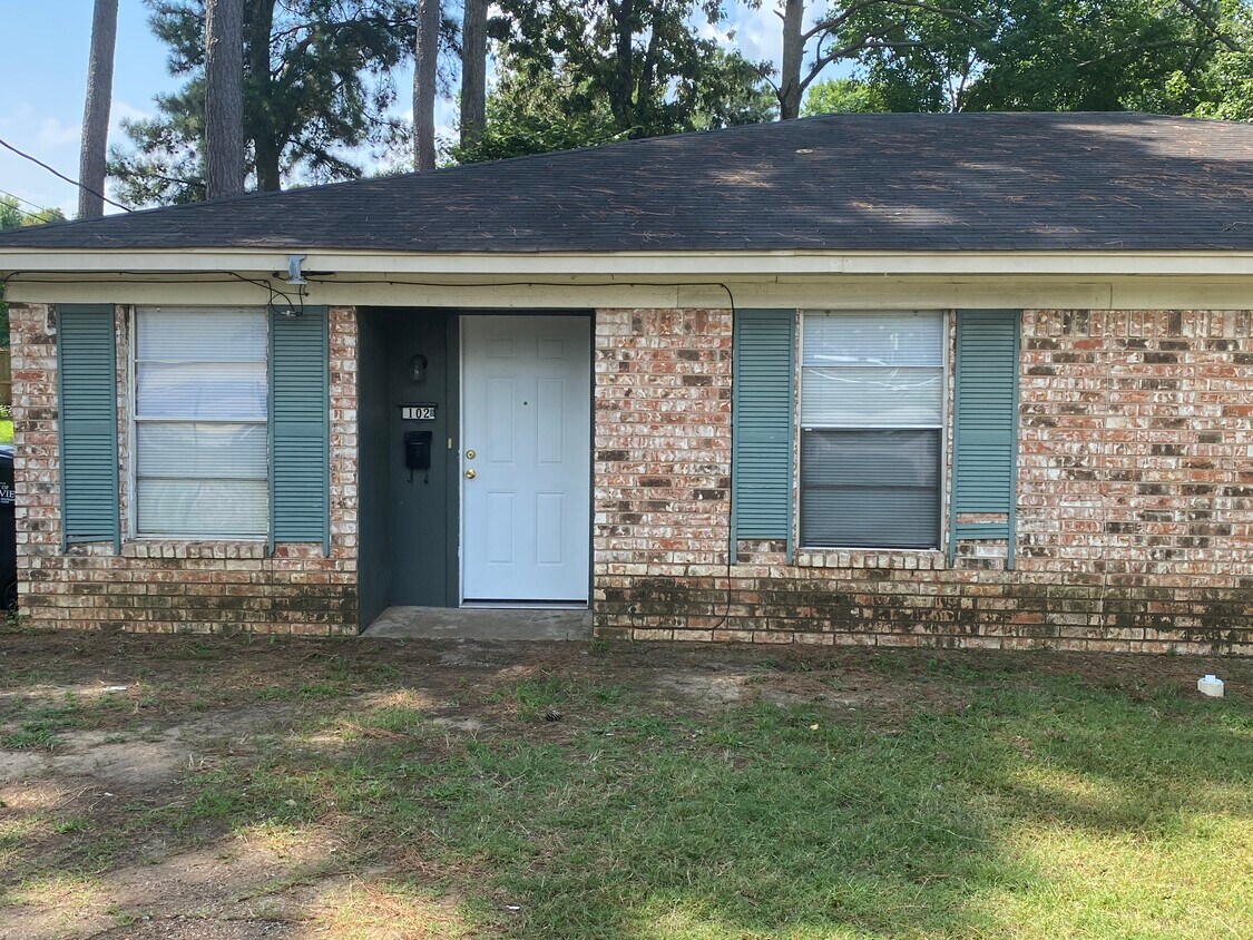 Foto principal - 102 W Shofner Dr