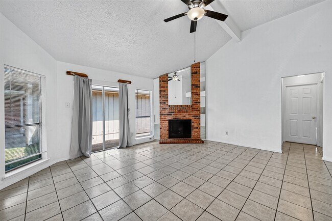 Foto del edificio - 4632 Greenwood Dr