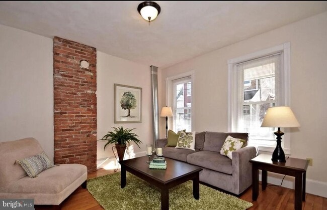 Building Photo - 423 Breckenridge St