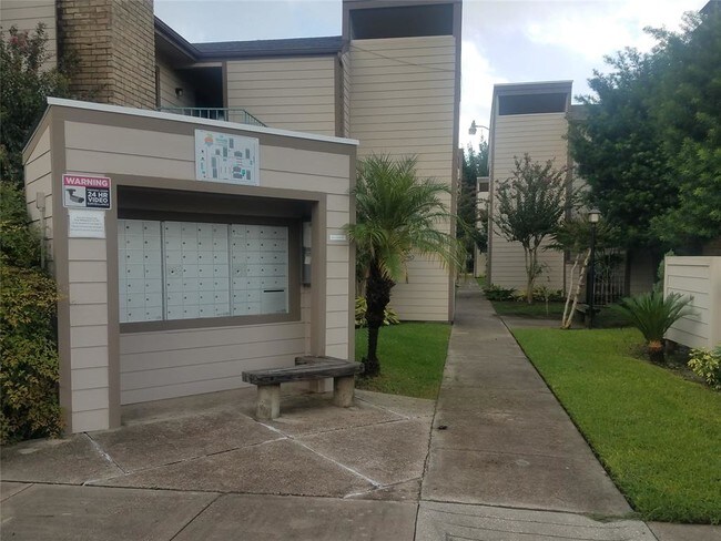 Foto del edificio - 7039 N Holiday Dr