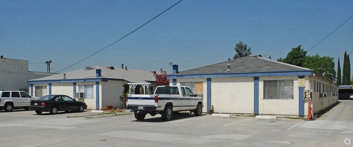 Primary Photo - 4225 Tyler Ave