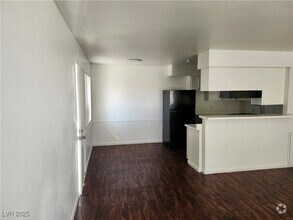 Building Photo - 1664 Stevens St