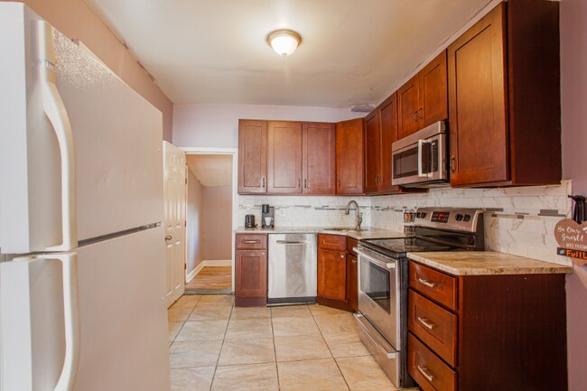 Building Photo - 2647 Oakford St