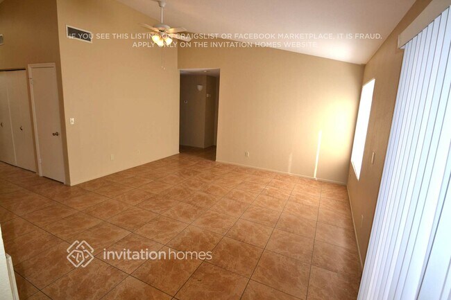 Foto del edificio - 6432 W Christy Dr