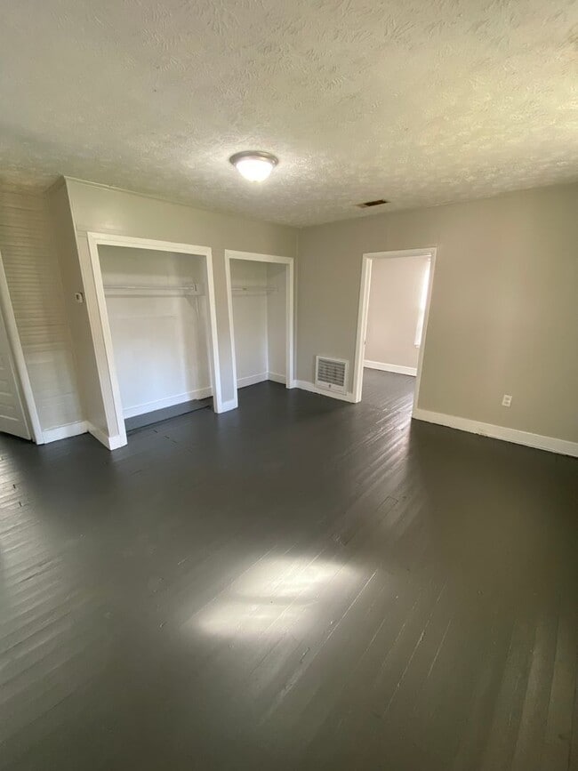 Building Photo - 605 Durden St
