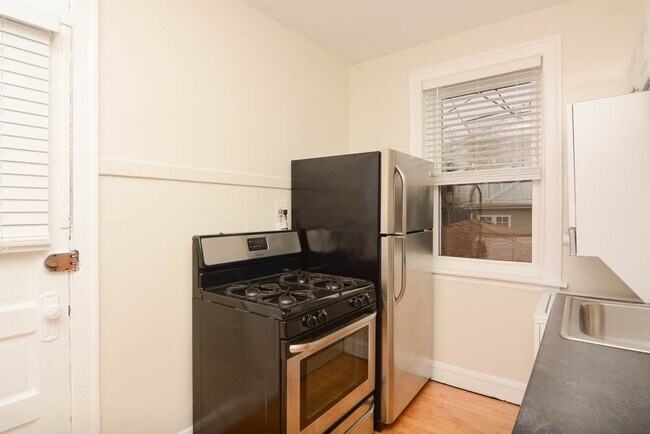 Foto del edificio - 1425 W Hutchinson St