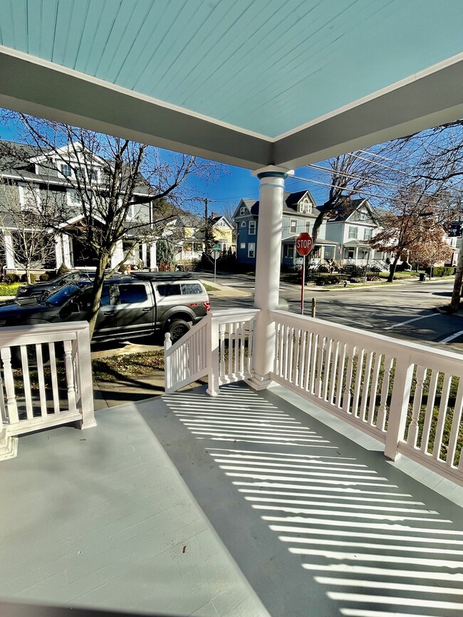 Massive,covered front porch - 531 Straight St