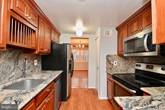 Building Photo - 4507 King Edward Ct