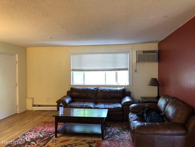 Building Photo - 2 br, 1 bath  - 110 Pearl St