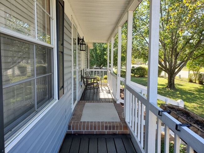 Building Photo - 4043 Nashville Dr