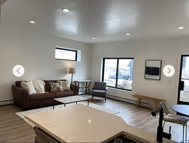 Building Photo - 11531 N Soaring Hawk Ln