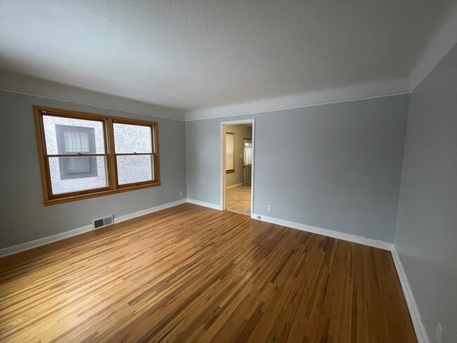 living room - 5134 Bloomington Ave