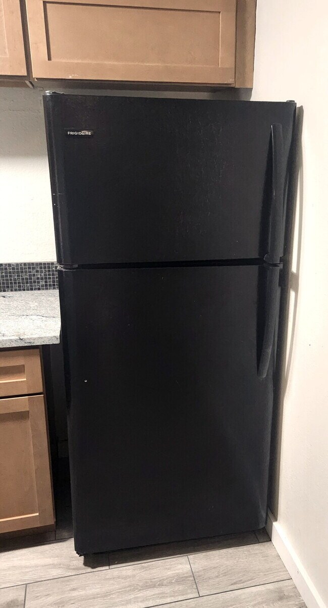 Photo - GCU Students Welcome! Updated 2-Bedroom Unit For Lease Apartment