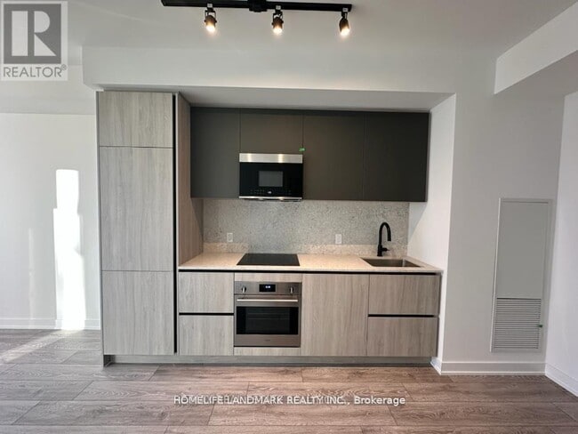 Building Photo - 108 Peter St