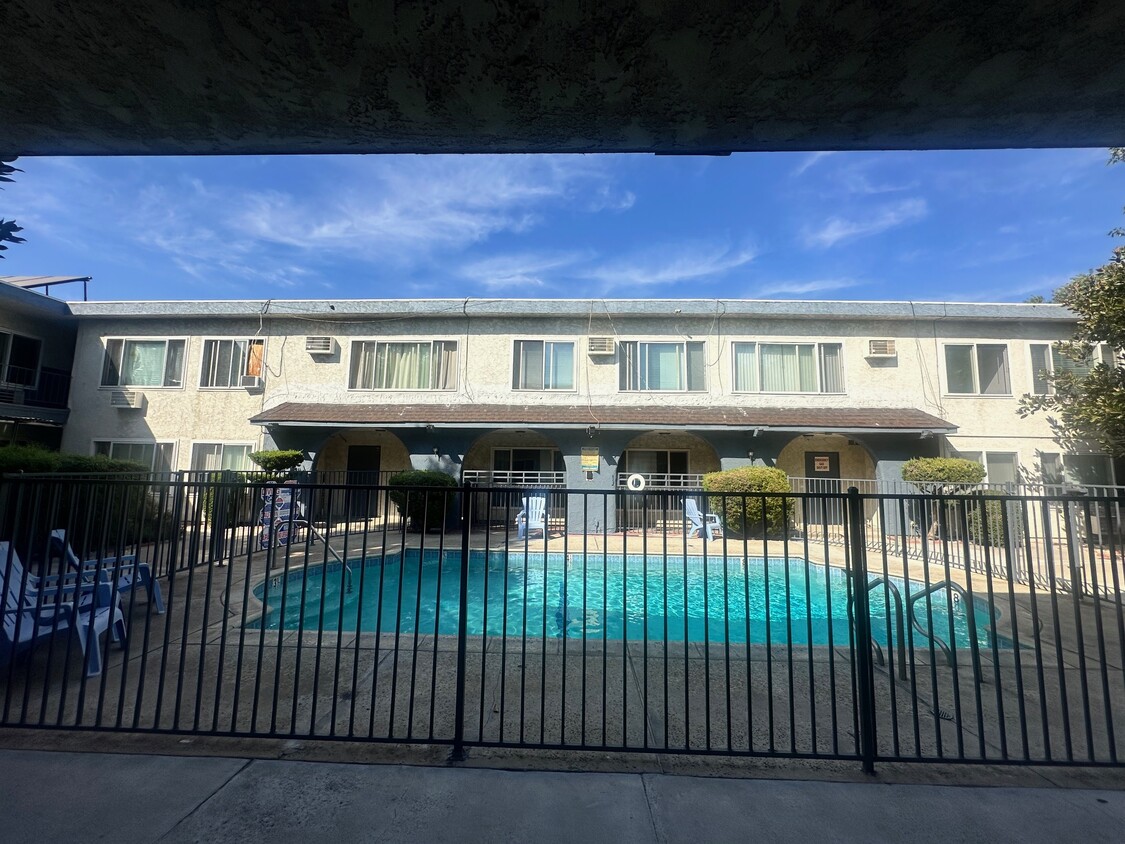 Primary Photo - Valley Oasis Apartments