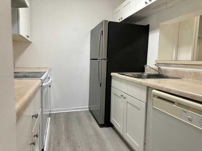 Foto del edificio - 4201 W McNab Rd