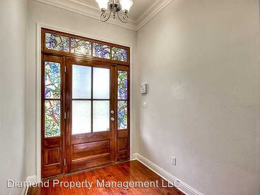 Building Photo - 3524 Lakeside Dr