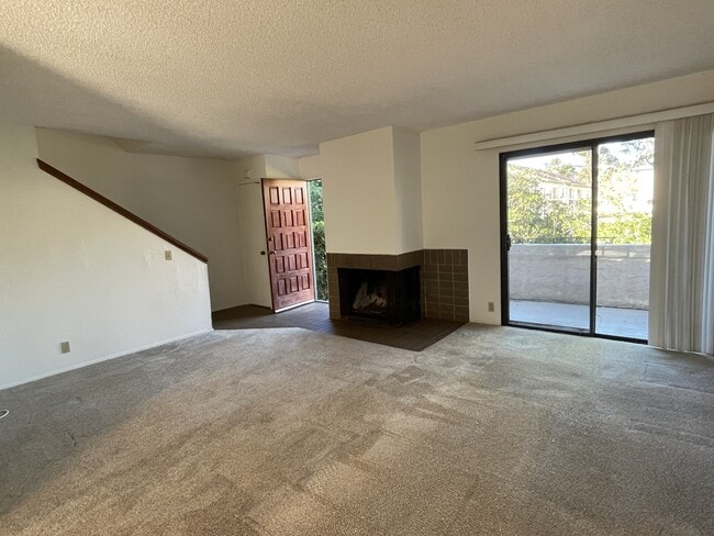 Building Photo - 8722 Villa La Jolla Dr