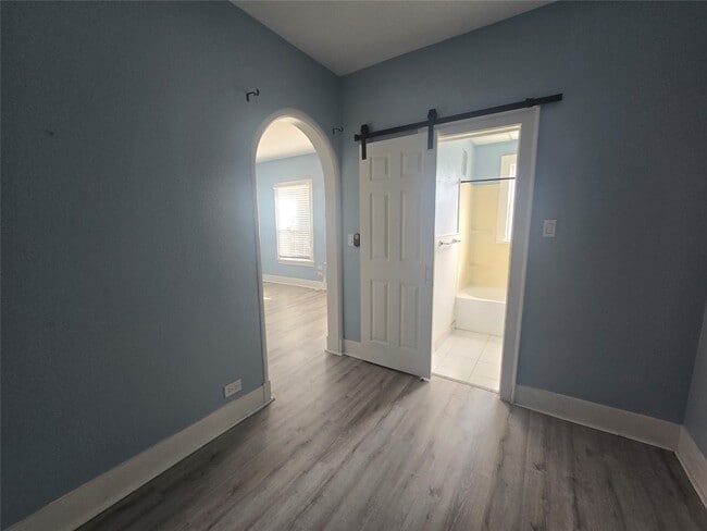 Foto del edificio - 725 Broadway Avenue J